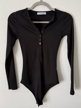 De Base Ribbed Long Sleeve Henley Bodysuit - Black XS